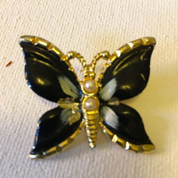 Vintage Gold Tone Enamel Pearl Butterfly Pin - Picture 1 of 2
